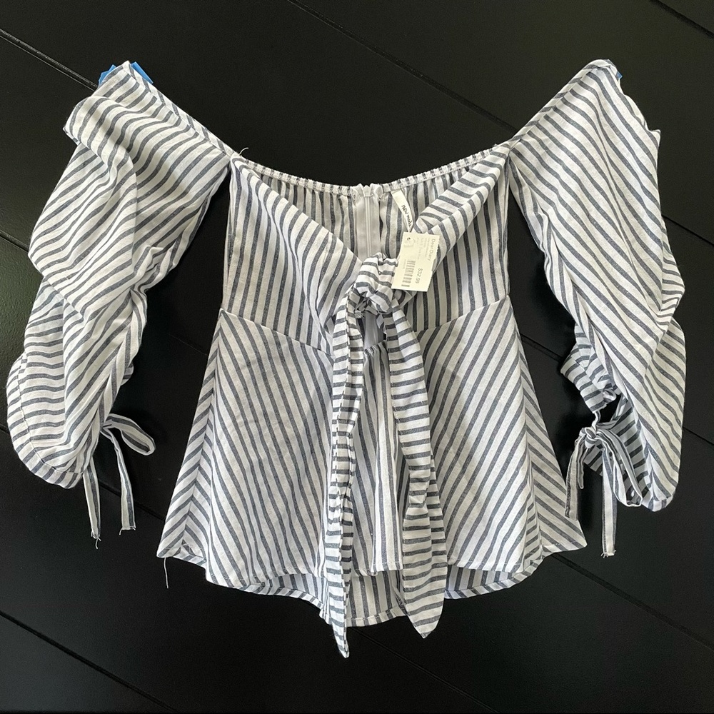 Off-the-shoulder long sleeve blouse